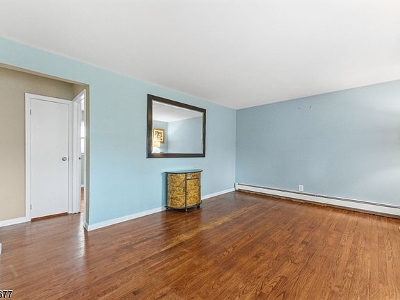 5th image of 25 Fair Hill Rd