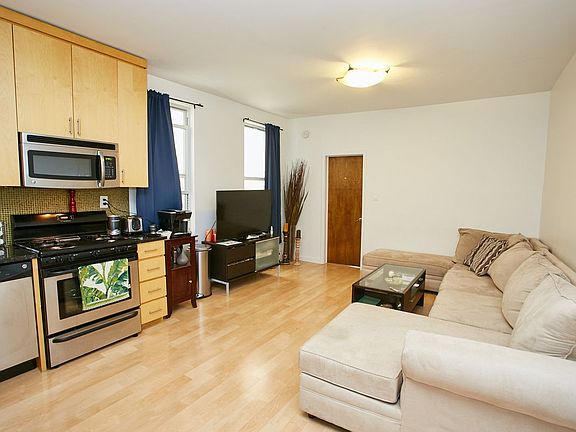 4th image of 2625 30th St