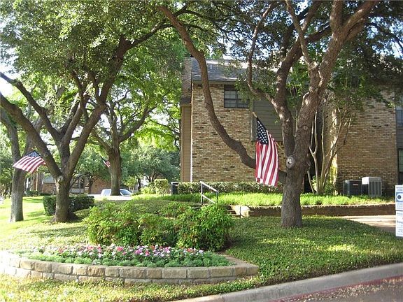 3rd image of 15221 Berry Trl APT 405