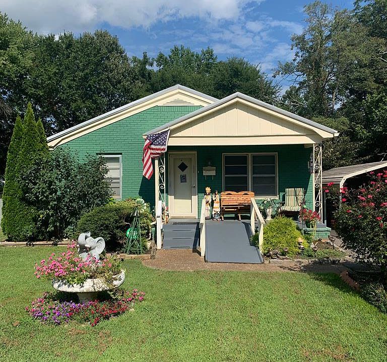 1st image of 820 Lois St
