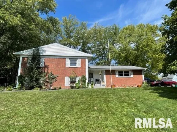 201 Meadow Dr, Macomb, IL 61455