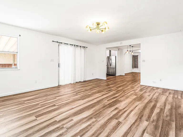 560 Russell St — Photo 19