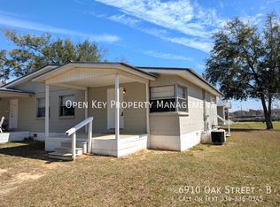 6910 Oak St #B, Grand Ridge, FL 32442