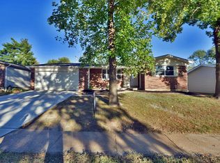 704 Wild Walnut Ln, Manchester, MO 63021
