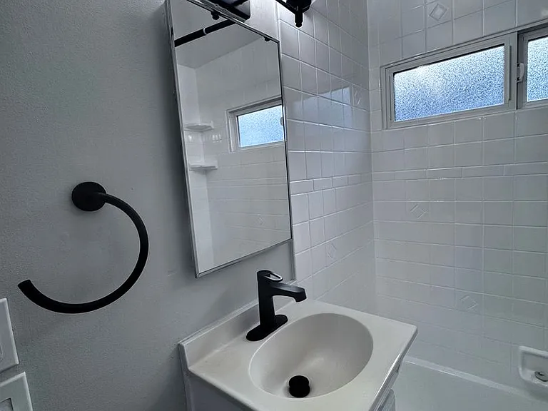 Modern Bungalow Located Blocks from Crescent Bay Beach-In Unit Laundry Included — Photo 22