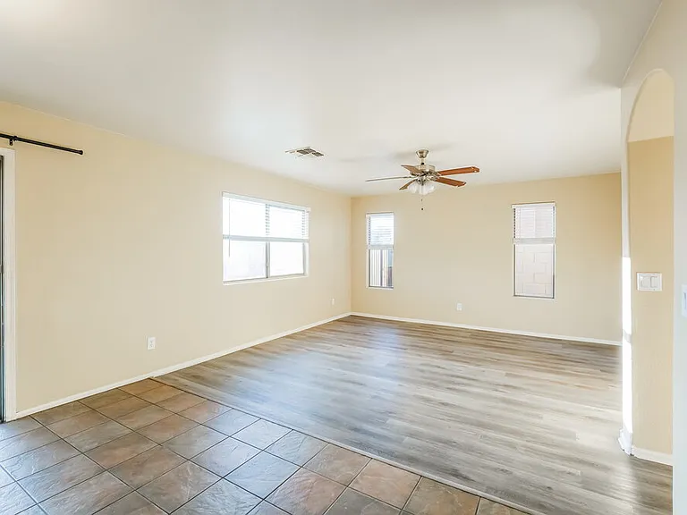 7816 S 48th Dr — Photo 7