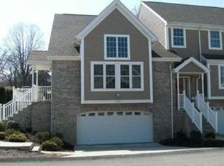 1043 Waterford Ct E, Canonsburg, PA 15317