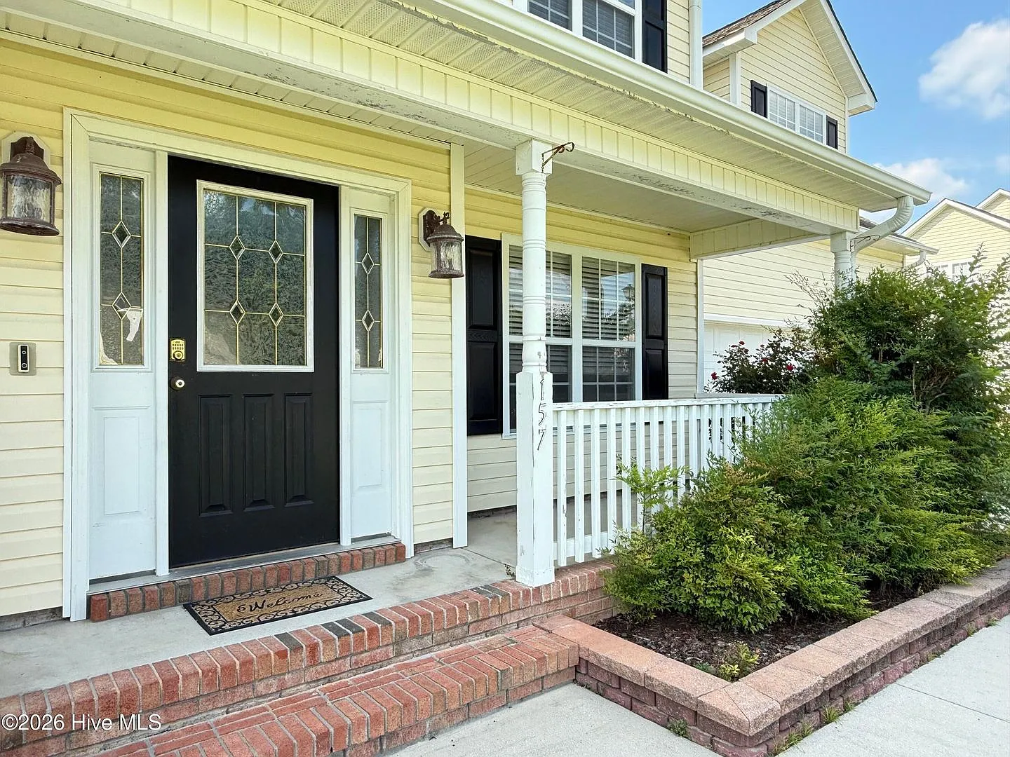3 bedroom 2 1/2 bath located in Timber Creek — Photo 3