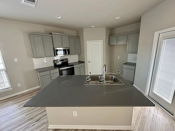 4th image of 1405 Lakeway Crossing Dr