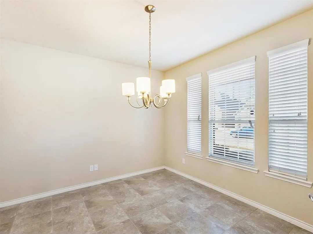2109 Lake Hawthorne Trl — Photo 3