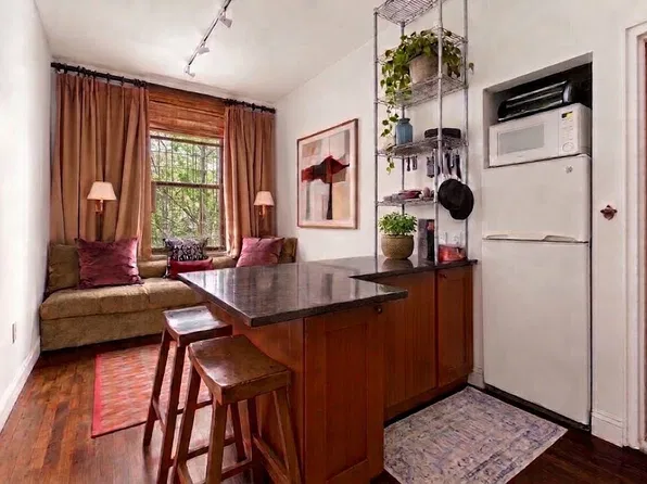 203 W 87th St APT 4, New York, NY 10024