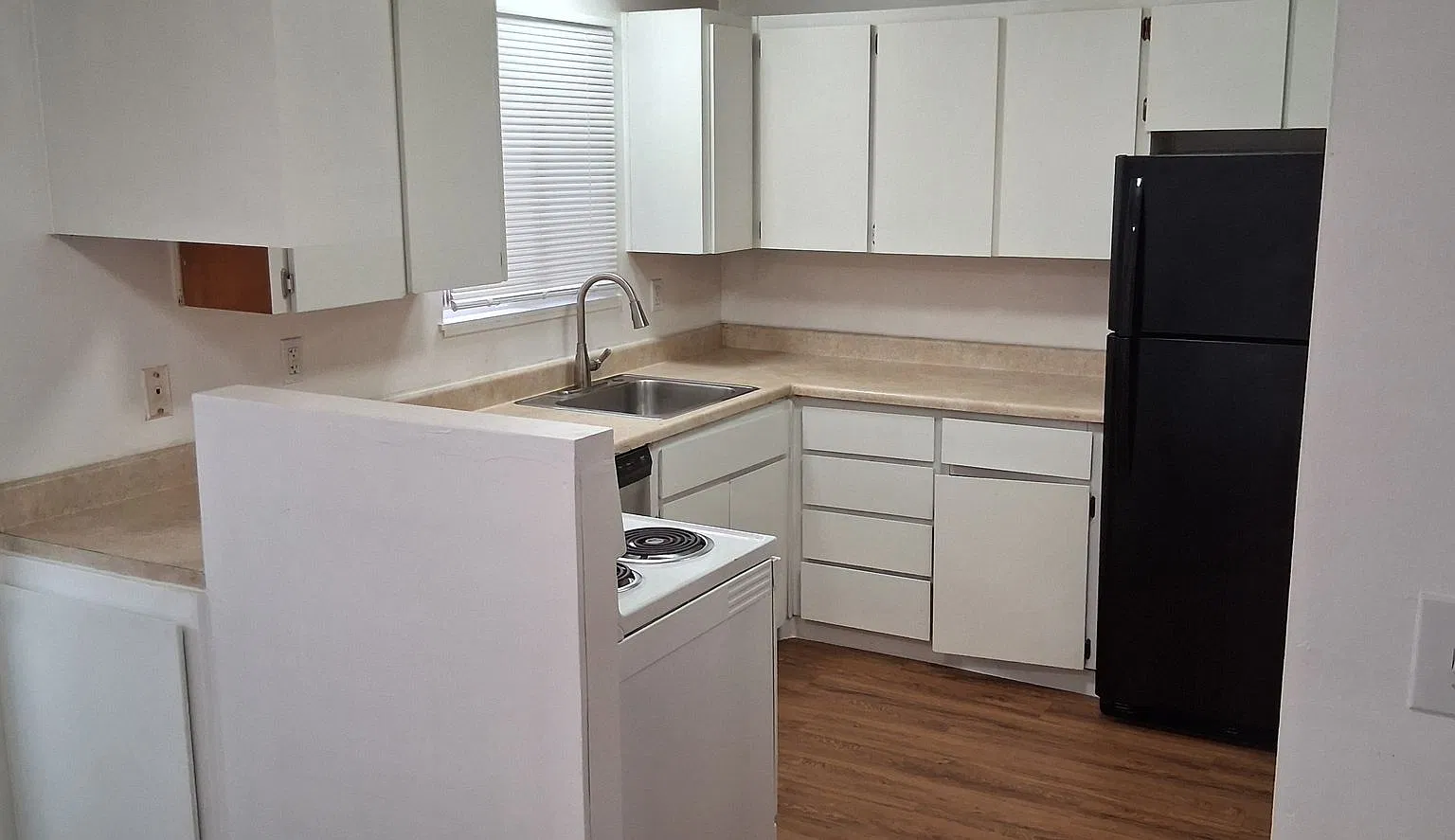 Zion Court 18 plex — Photo 3