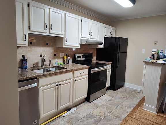 4th image of 9224 Shady Bend Ln