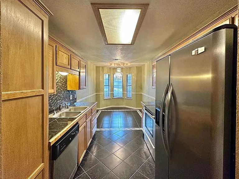 3805 Sawtooth Dr — Photo 6