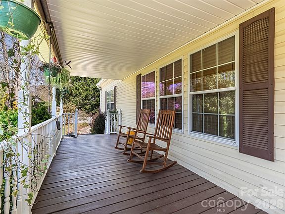 3rd image of 8 Jackson Cove Rd