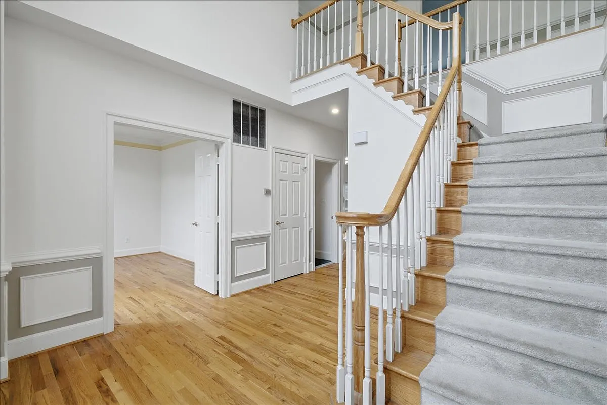 4 bed, 3.5 bath, 3574 sqft, $6,000 — Photo 2