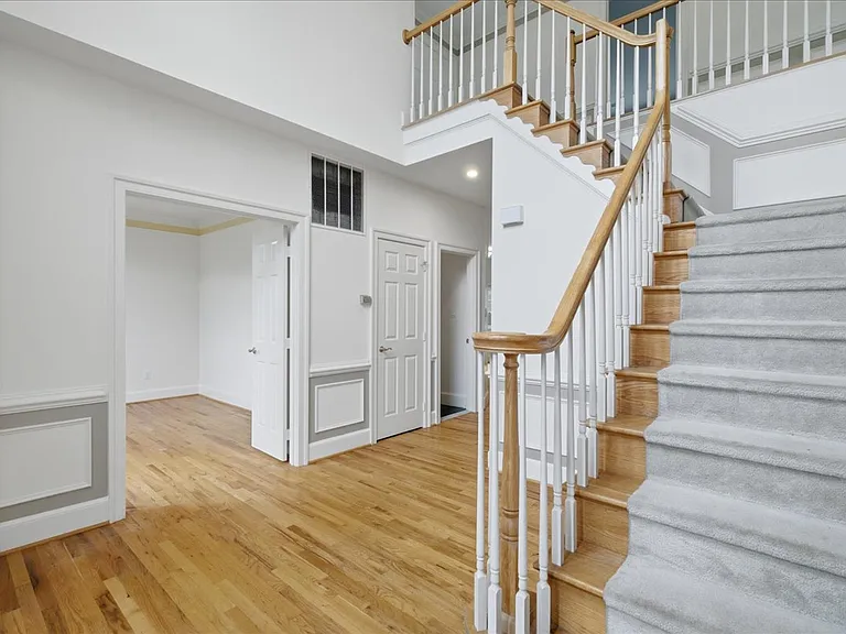 1959 Horse Shoe Dr — Photo 2
