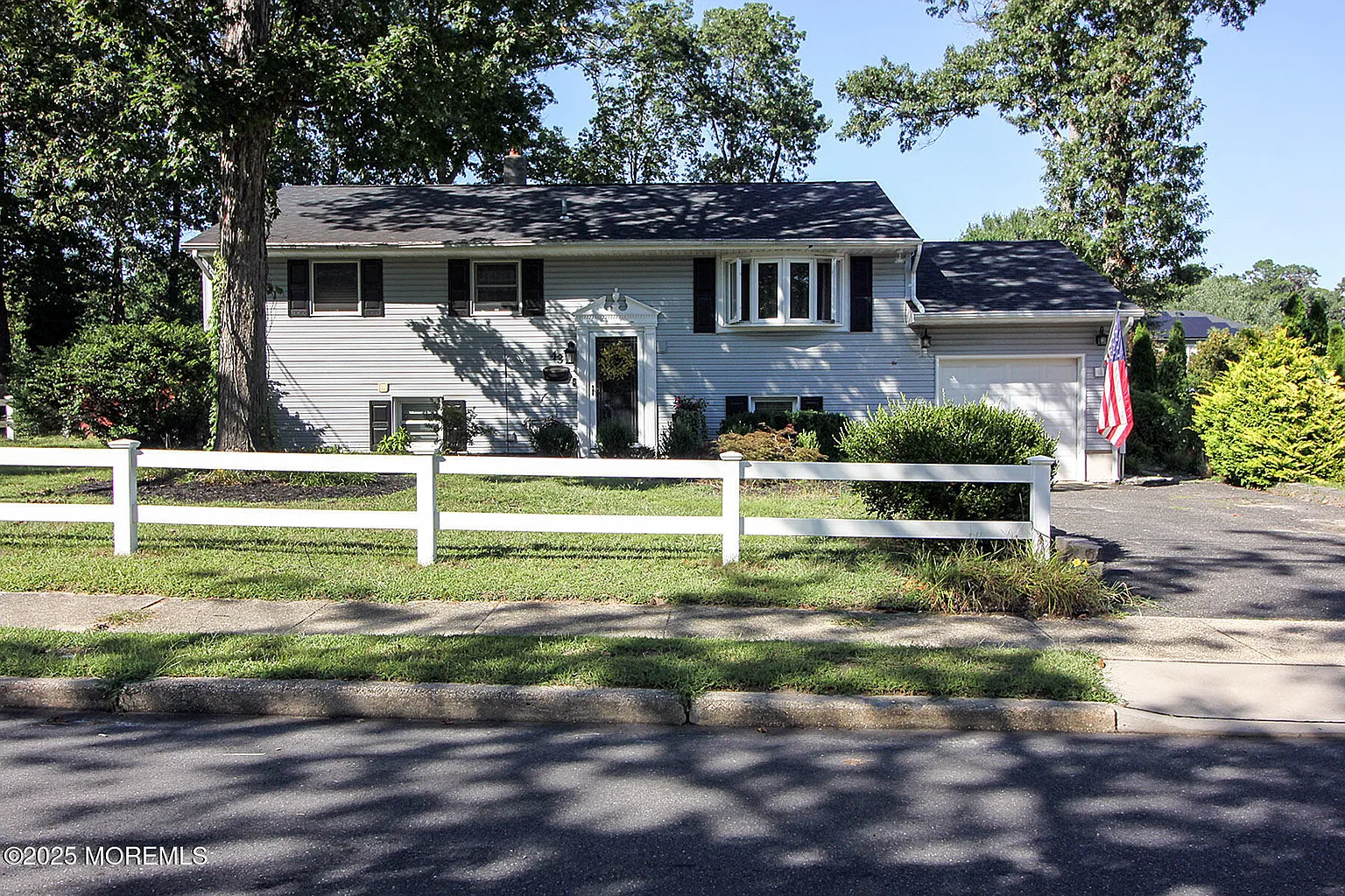 43 Darien Road photo 1