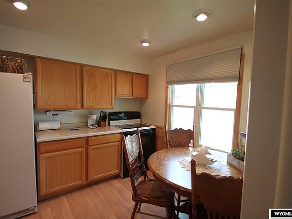 4th image of 1020 E Lincoln Ave