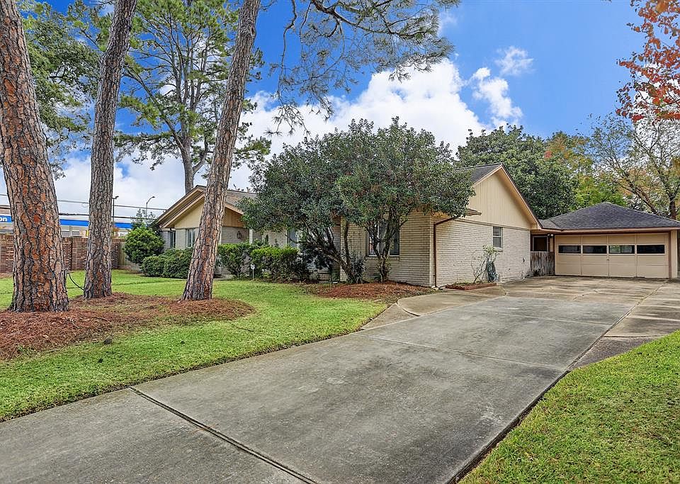 1st image of 7703 De Moss Dr