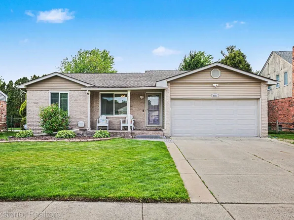 46561 Plum Grove Dr, Macomb, MI 48044