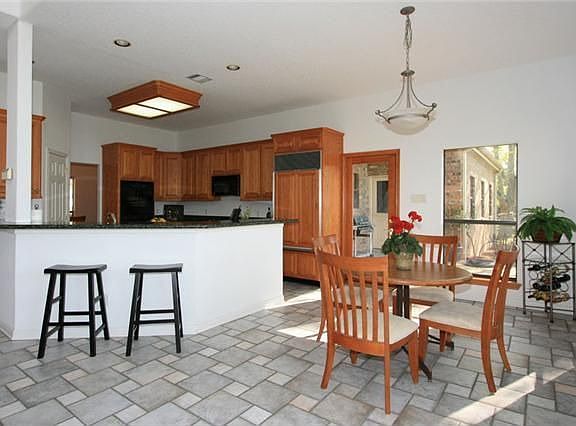 5th image of 1313 Turner St