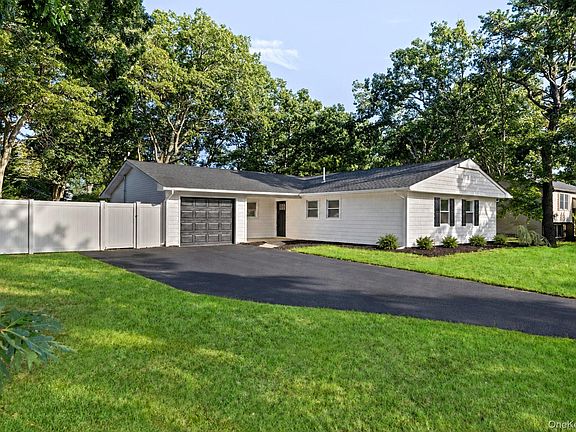 2nd image of 35 Winside Lane