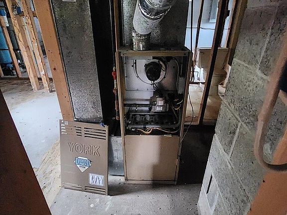 5th image of 653 Austinville Rd