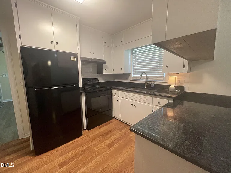 384 E Wimberly St — Photo 9