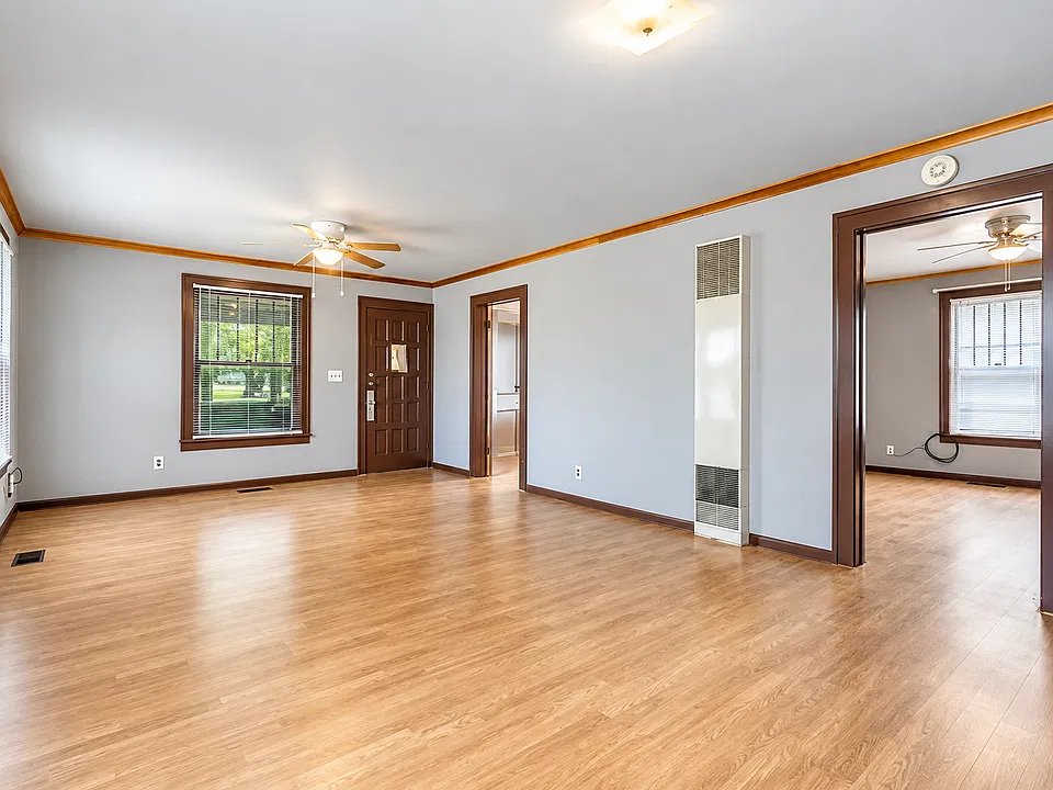 1136 S Rockford Ave