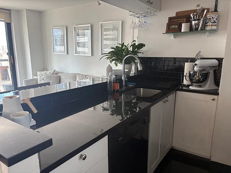 300 E 62nd St #2301 — Photo 14