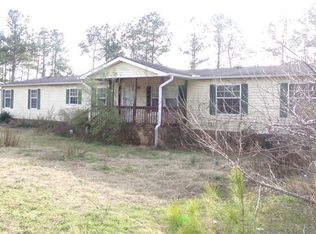 572 E McRainey Rd, Saint Pauls, NC 28384