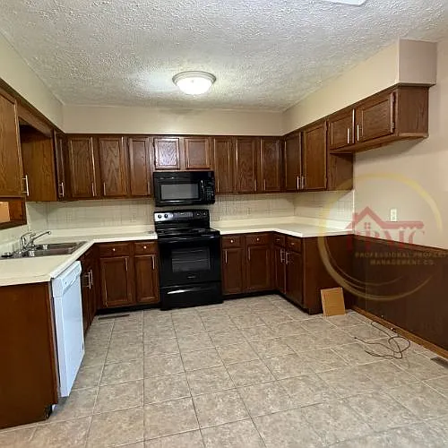 914 N Walnut Ave — Photo 5