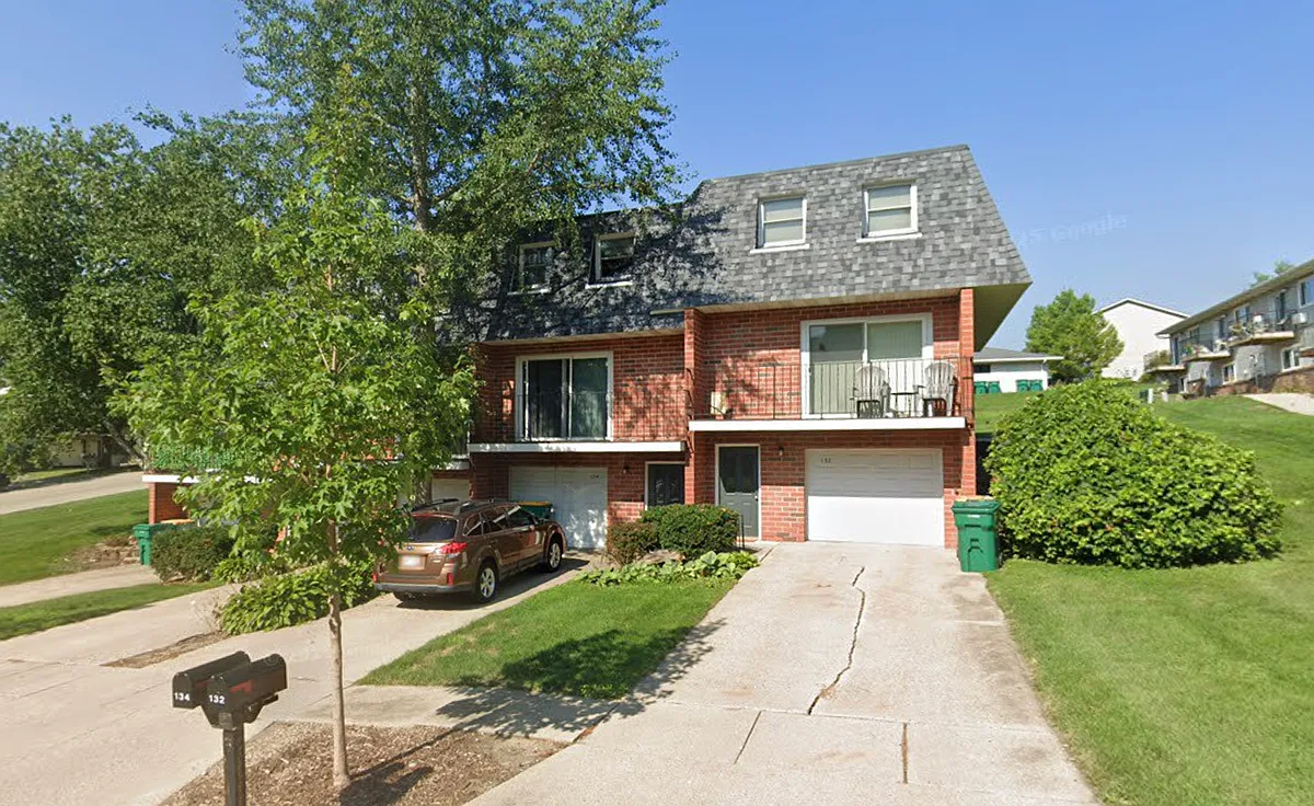 Building Photo - 132-138 Maple Ct