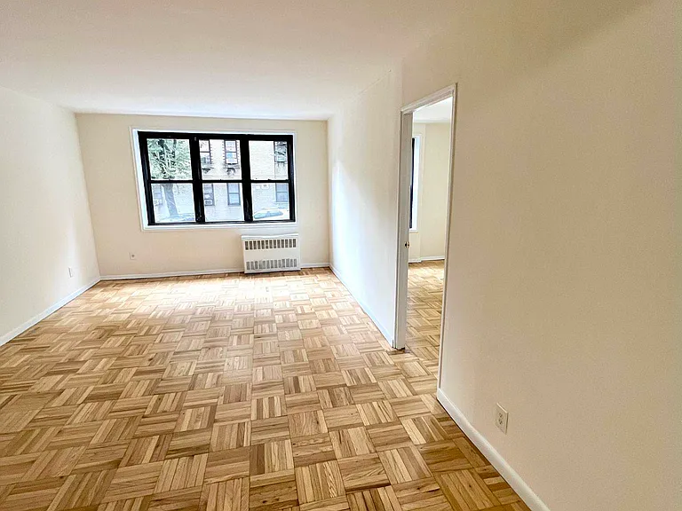 4439 Broadway #1C — Photo 2