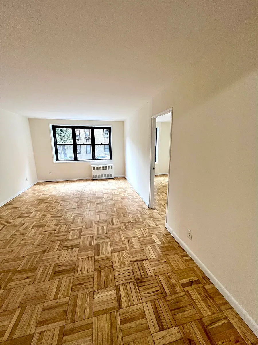 Building Photo - 4439 Broadway #1C