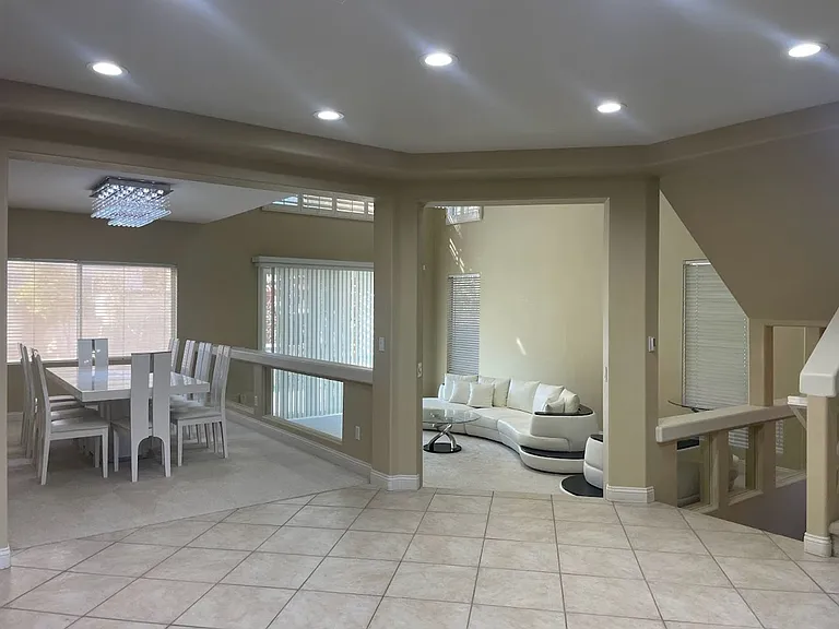 8757 Castle Hill Ave — Photo 7
