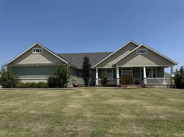 916 N Mesquite St, Muenster, TX 76252