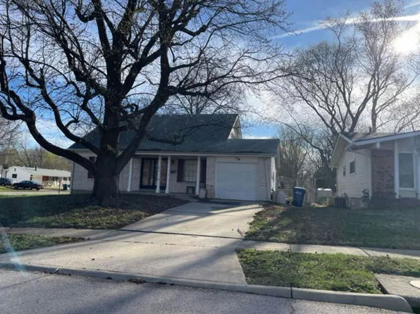 290 Pueblo Dr, Florissant, MO 63033