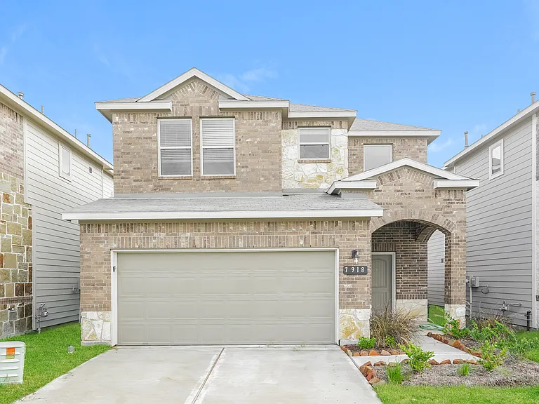 7918 Fijian Cypress Dr — Photo 1