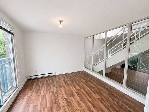 4th image of 2628 Ash St #308