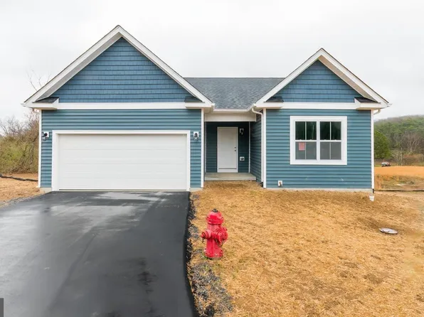 20 Dee Dee Ct, Berkeley Springs, WV 25411