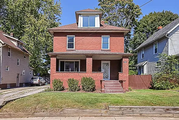 275 E York St — Photo 1