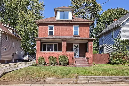 275 E York St Photo 1