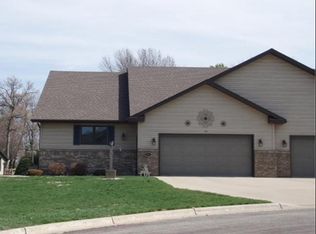 561 Southport Dr, Fairmont, MN 56031