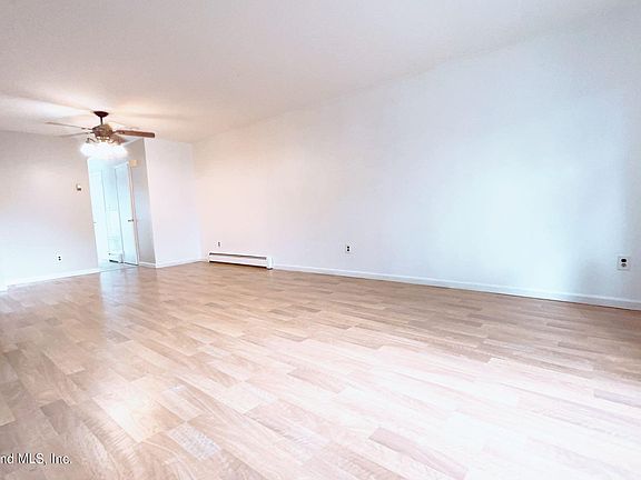 4th image of 137 Hamden Ave