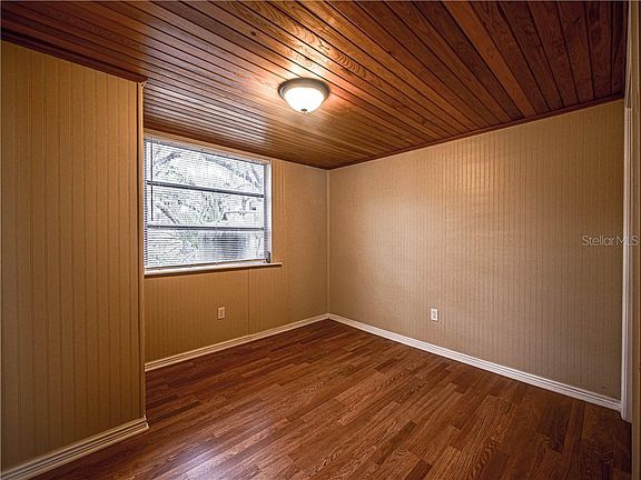 5th image of 1505 Shady Lane Dr