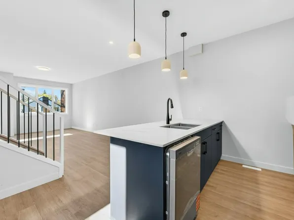 Modern 3 Bedroom, 2.5 Bathroom Townhome-SF336