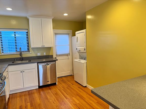 2nd image of 368 Redwood Ave #368