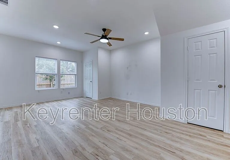 8203 Woodlyn Rd #C — Photo 10